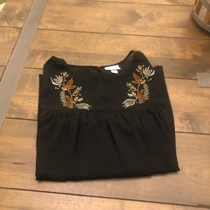 Ava & Viv Embroidered Sleeveless Blouse